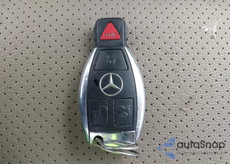 2010 Mercedes-Benz C 300 Luxury 4Matic/Sport 4Matic z USA, uszkodzony, nr VIN WDDGF8BB3AR125040